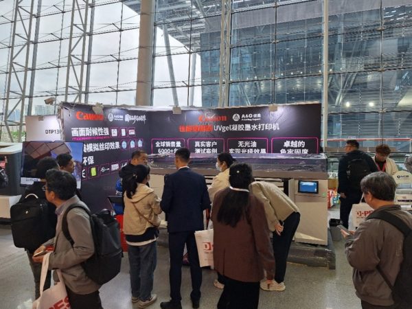 M Series: desde Shanghái hasta Guangzhou, la impresión en vivo y FLXfinish +